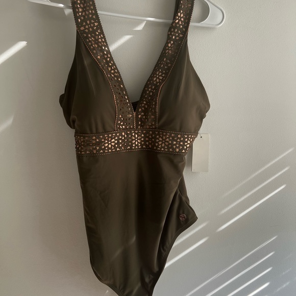 Luxury swim suite - Picture 4 of 9